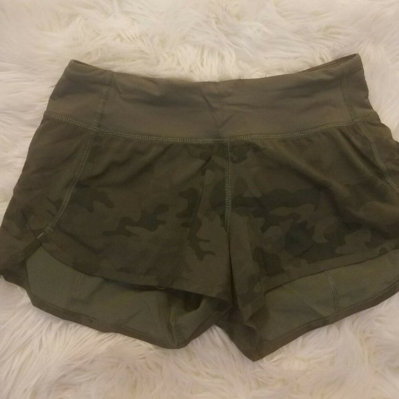 Rare 2014 LULULEMON Green Camo Savasana Speed Shorts Sz 2